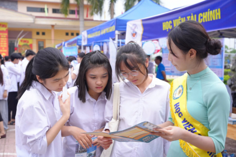 Phổ điểm giảm, điểm chuẩn đại học 2026 sẽ “hạ nhiệt” nhưng không đồng đều