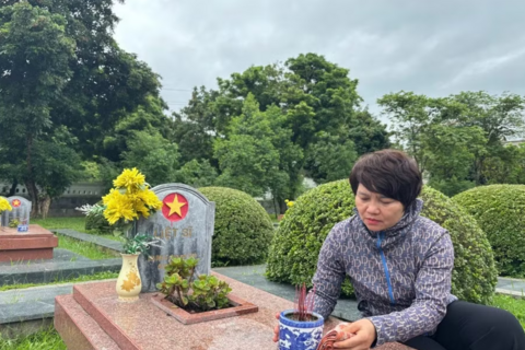 Người canh giấc ngủ bình yên cho các anh hùng liệt sĩ
