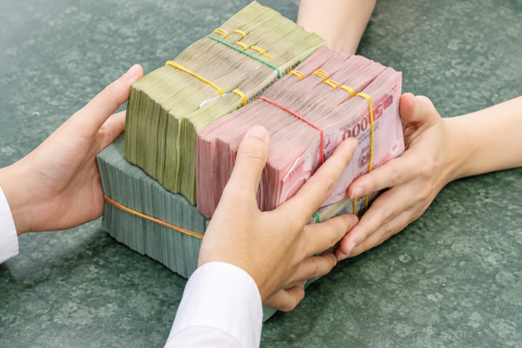 Hàng loạt doanh nghiệp chốt quyền trả cổ tức: FBC chi tiền mặt tới 10.000 đồng/cổ phiếu, nhiều đơn vị chia cổ phiếu tỷ lệ cao