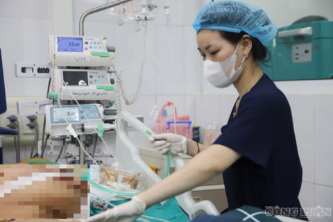 Học phí ngành Y cao nhất, bác sĩ trẻ đối mặt nghịch lý 'đầu tư lớn, thu nhập thấp'