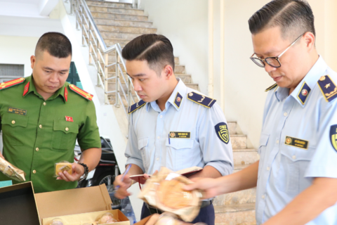 Nhu cầu bánh kẹo, nước giải khát tăng cao dịp Trung thu: Quản lý thị trường Hà Nội khuyến cáo gì?
