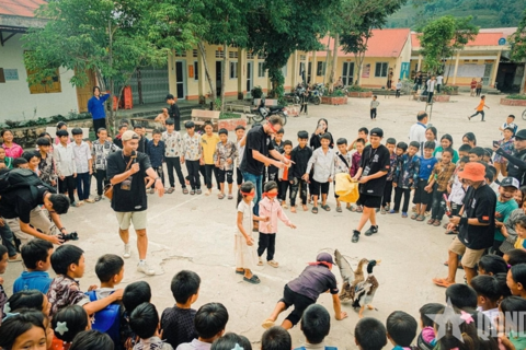 Ghi dấu thanh xuân nơi bản làng