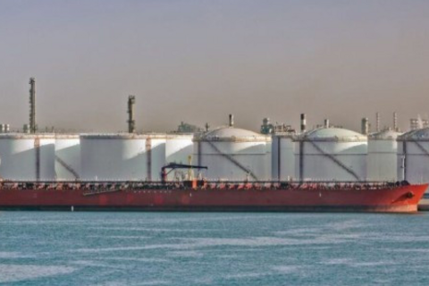 Tàu chở dầu xếp hàng cả tháng khi cảng Venezuela quá tải