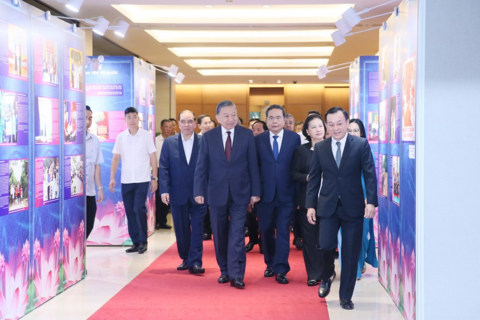 Tổng Bí thư, Chủ tịch nước Tô Lâm tham quan Triển lãm “Những tấm gương bình dị mà cao quý”