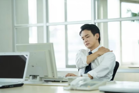 Hai thay đổi nhỏ giúp dân văn phòng thoát nỗi lo bệnh cột sống