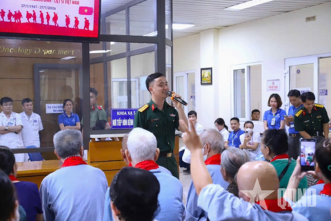 Sĩ quan trẻ góp sức gìn giữ âm nhạc cổ truyền