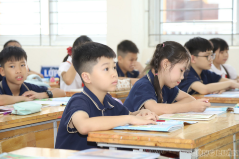 Sau khan hiếm sách giáo khoa, Bộ GD&ĐT tính điều chỉnh theo hướng giảm hàn lâm, tăng thực hành