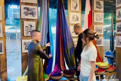 Áo dài kể chuyện Hà Nội
