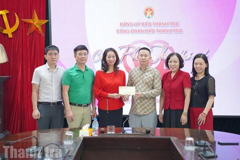 Báo Thanh tra trao yêu thương, tiếp thêm hy vọng cho bé Phúc Thiên