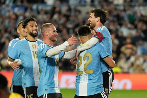 Messi rực sáng trong trận chia tay đội tuyển Argentina