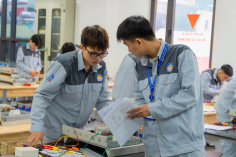 Rà soát ngành học lỗi thời: Ngành ít việc làm nên đóng hay chuyển đổi?