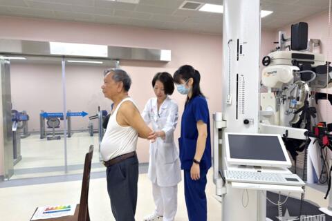 Bác sĩ Phương Chi luôn hết lòng với công việc