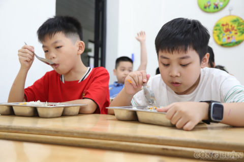 Tin vui với học sinh vùng khó khăn: Đề xuất hỗ trợ bữa trưa, tiền ăn 1,17 triệu đồng/tháng