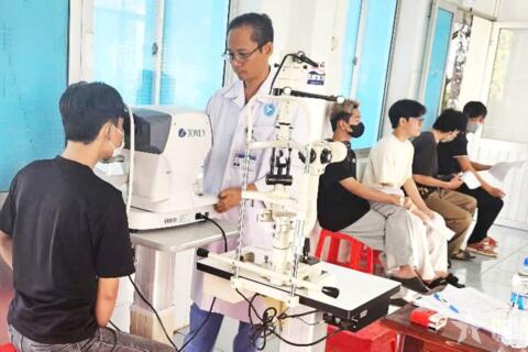 Cận thị có được nhập ngũ không?