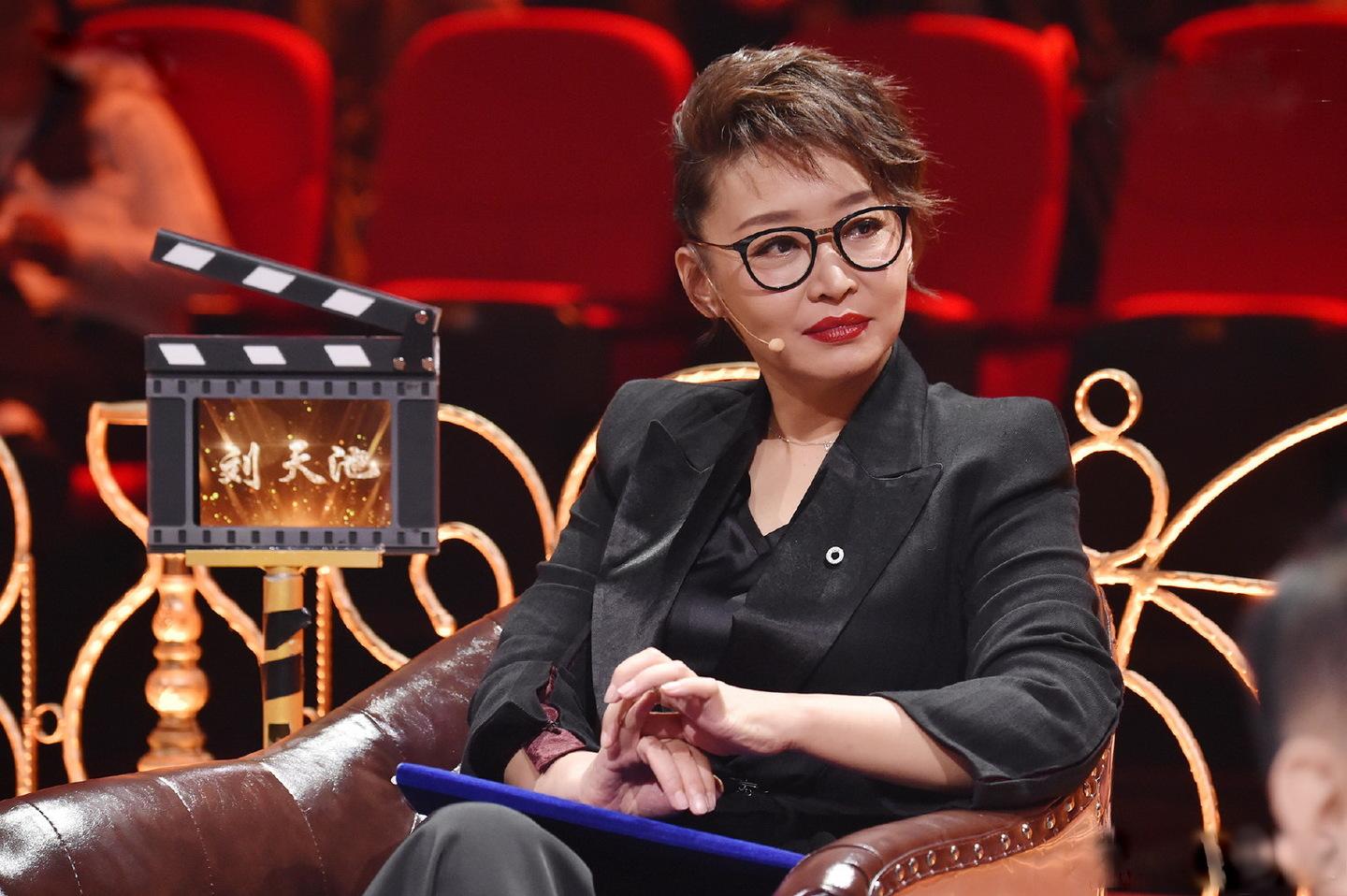 Angela Baby bị thầy dạy diễn xuất bóng gió chê bai, Chi Pu bất ngờ bị netizen Việt réo tên - Ảnh 3. Angela Baby bị thầy dạy diễn xuất bóng gió chê bai, Chi Pu bất ngờ bị netizen Việt réo tên - Ảnh 3.
