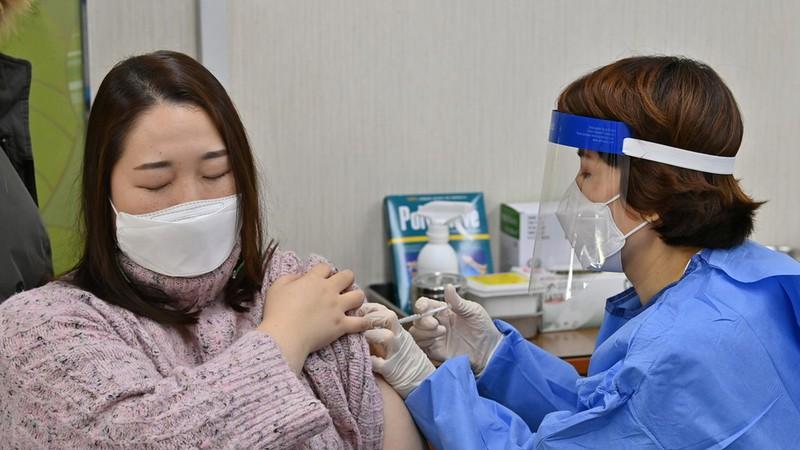 Tai biến sau tiêm vắc xin ngừa COVID-19: Nguy hiểm mức nào?