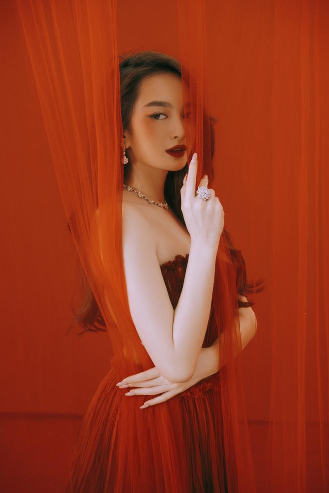 Kaity Nguyễn bùng nổ visual đón tuổi mới: Thần thái và body đều “đỉnh của chóp”, mỹ nhân “lắm chiêu” Gen Z là đây! - Ảnh 8. Kaity Nguyễn bùng nổ visual đón tuổi mới: Thần thái và body đều “đỉnh của chóp”, mỹ nhân “lắm chiêu” Gen Z là đây! - Ảnh 8.