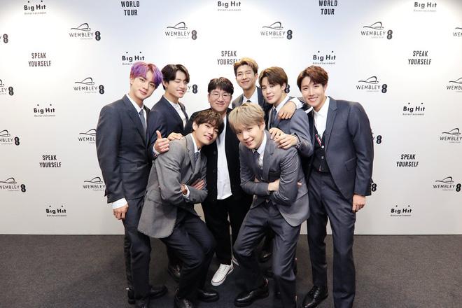 Người đàn ông giàu nhất Kpop: Khối tài sản lên đến 52 ngàn tỷ, sở hữu đế chế giải trí toàn sao Hàn - Mỹ nhìn mà choáng - Ảnh 12. Người đàn ông giàu nhất Kpop: Khối tài sản lên đến 52 ngàn tỷ, sở hữu đế chế giải trí toàn sao Hàn - Mỹ nhìn mà choáng - Ảnh 12.