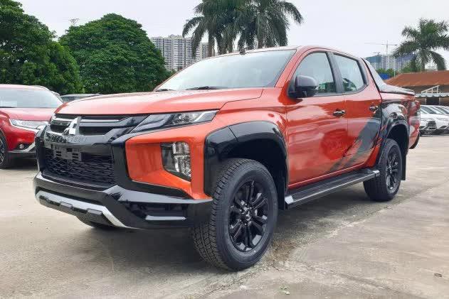 Mitsubishi Triton bất ngờ bán gấp 3 lần Hilux, đe doạ ngôi vua doanh số của Ranger trong tháng cuối năm - Ảnh 1.