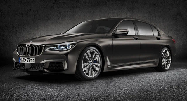 BMW tung M760i đặc biệt chia tay động cơ V12 - Ảnh 1.