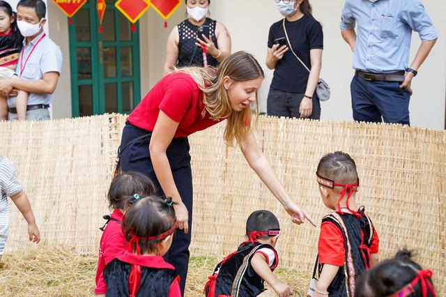 Tết Việt trong mắt giáo viên nước ngoài tại Royal School - Ảnh 3.