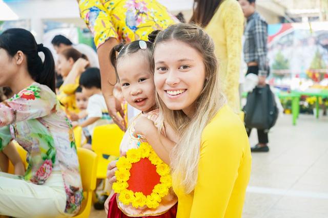 Tết Việt trong mắt giáo viên nước ngoài tại Royal School - Ảnh 1.