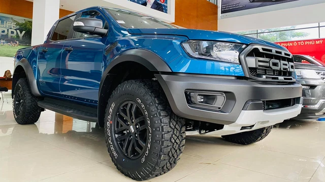 Ford Ranger Raptor thay đổi lớn chưa từng có tại Việt Nam, CĐM tranh cãi chuyện đắt rẻ gần 60 triệu và giá trị sử dụng lâu dài - Ảnh 1.