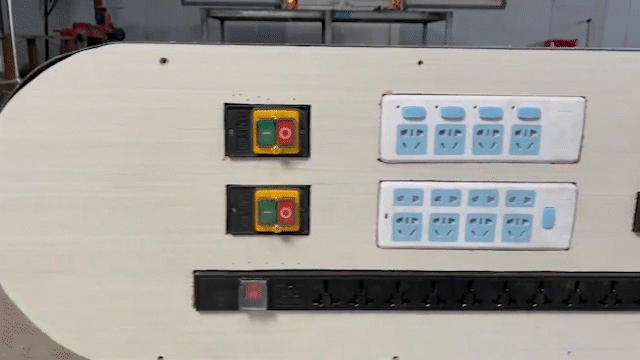 10,000mAh là xưa rồi, người đàn ông này tự chế pin dự phòng 27 triệu mAh, cấp nguồn được cho cả TV và máy giặt - Ảnh 5. 10,000mAh là xưa rồi, người đàn ông này tự chế pin dự phòng 27 triệu mAh, cấp nguồn được cho cả TV và máy giặt - Ảnh 5.