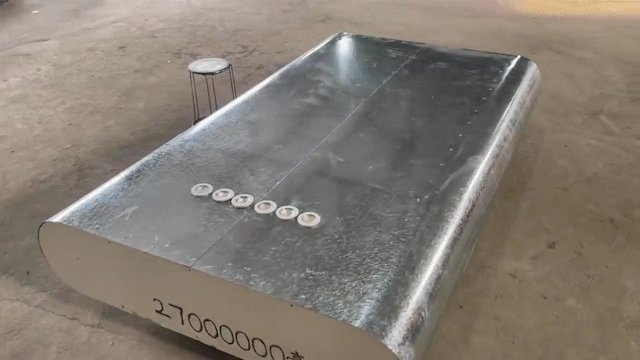 10,000mAh là xưa rồi, người đàn ông này tự chế pin dự phòng 27 triệu mAh, cấp nguồn được cho cả TV và máy giặt - Ảnh 4. 10,000mAh là xưa rồi, người đàn ông này tự chế pin dự phòng 27 triệu mAh, cấp nguồn được cho cả TV và máy giặt - Ảnh 4.