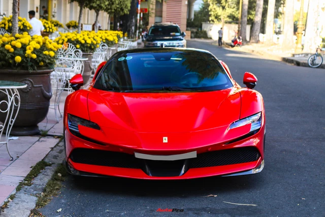 Vừa về nước, Ferrari SF90 Stradale thứ 3 Việt Nam đã lăn bánh du xuân, chủ nhân được đồn đoán là chồng cũ Lệ Quyên - Ảnh 4.