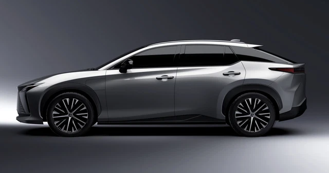 Lexus tiếp tục nhá hàng thiết kế SUV RZ 450e dù ngoại thất... chẳng có nhiều điều bất ngờ - Ảnh 3.