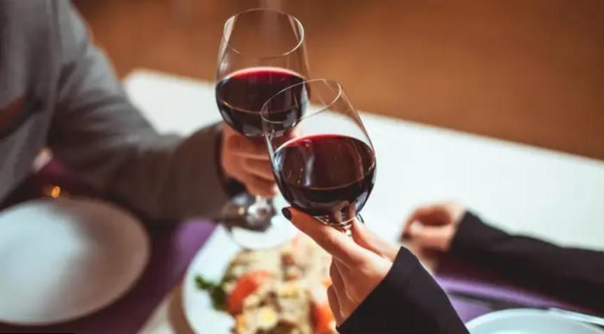 Ở Bulgaria, Lễ tình nhân còn được gọi là Ngày của những người làm rượu. Ảnh chụp màn hình.