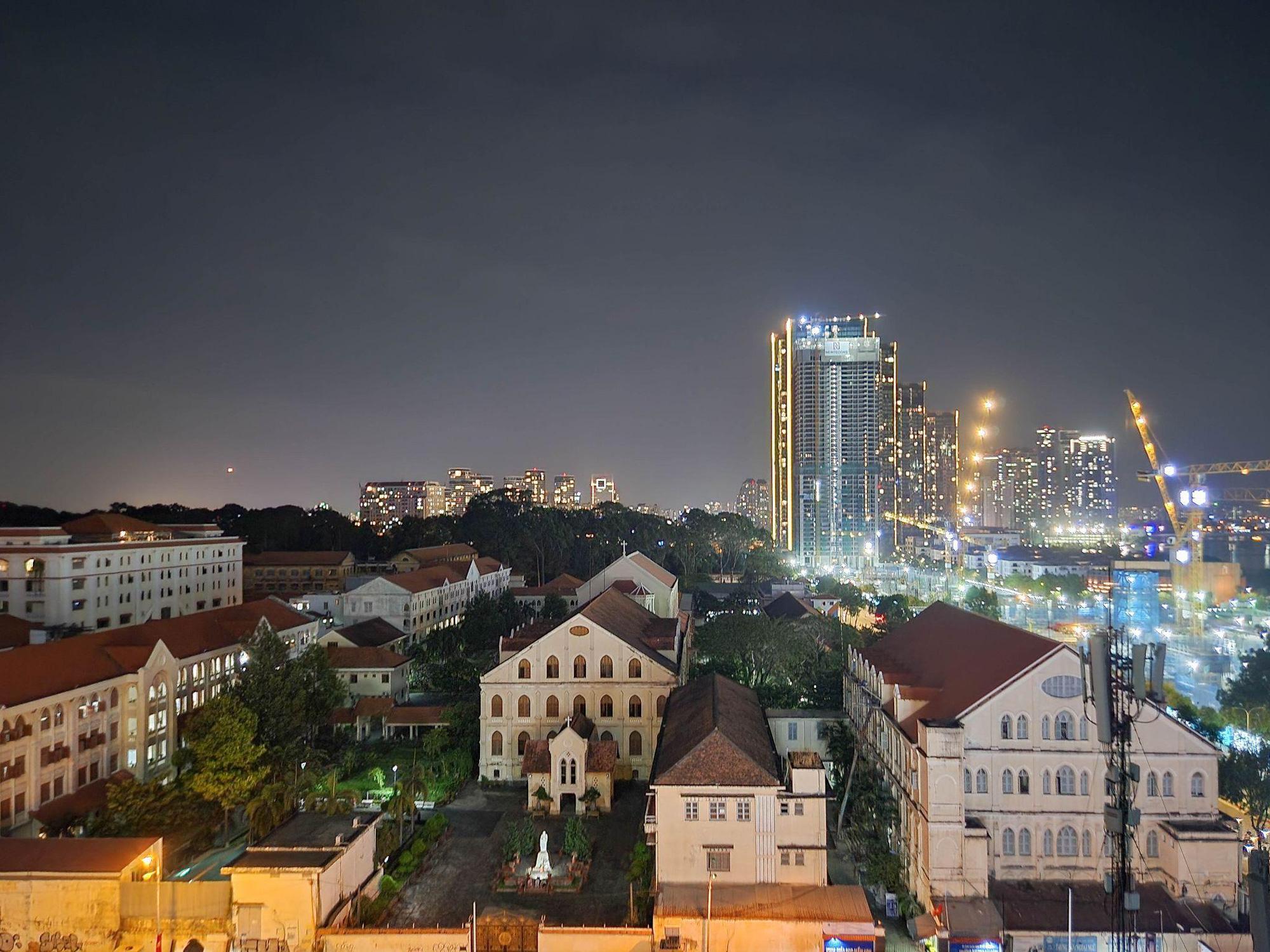 Ánh đèn thành phố luôn là cảm hứng bất tận của giới sáng tạo - Ảnh 1.