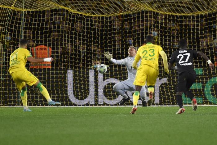 Neymar đá hỏng phạt đền, PSG thua tan nát tại Ligue 1 - Ảnh 5.