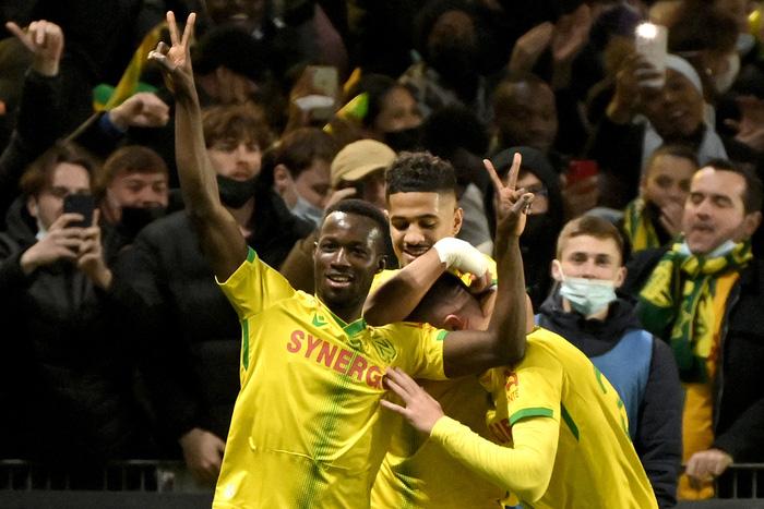 Neymar đá hỏng phạt đền, PSG thua tan nát tại Ligue 1 - Ảnh 2.