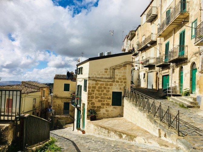 Những ngôi nhà 1 USD nằm trong dự án cải tạo các thị trấn.