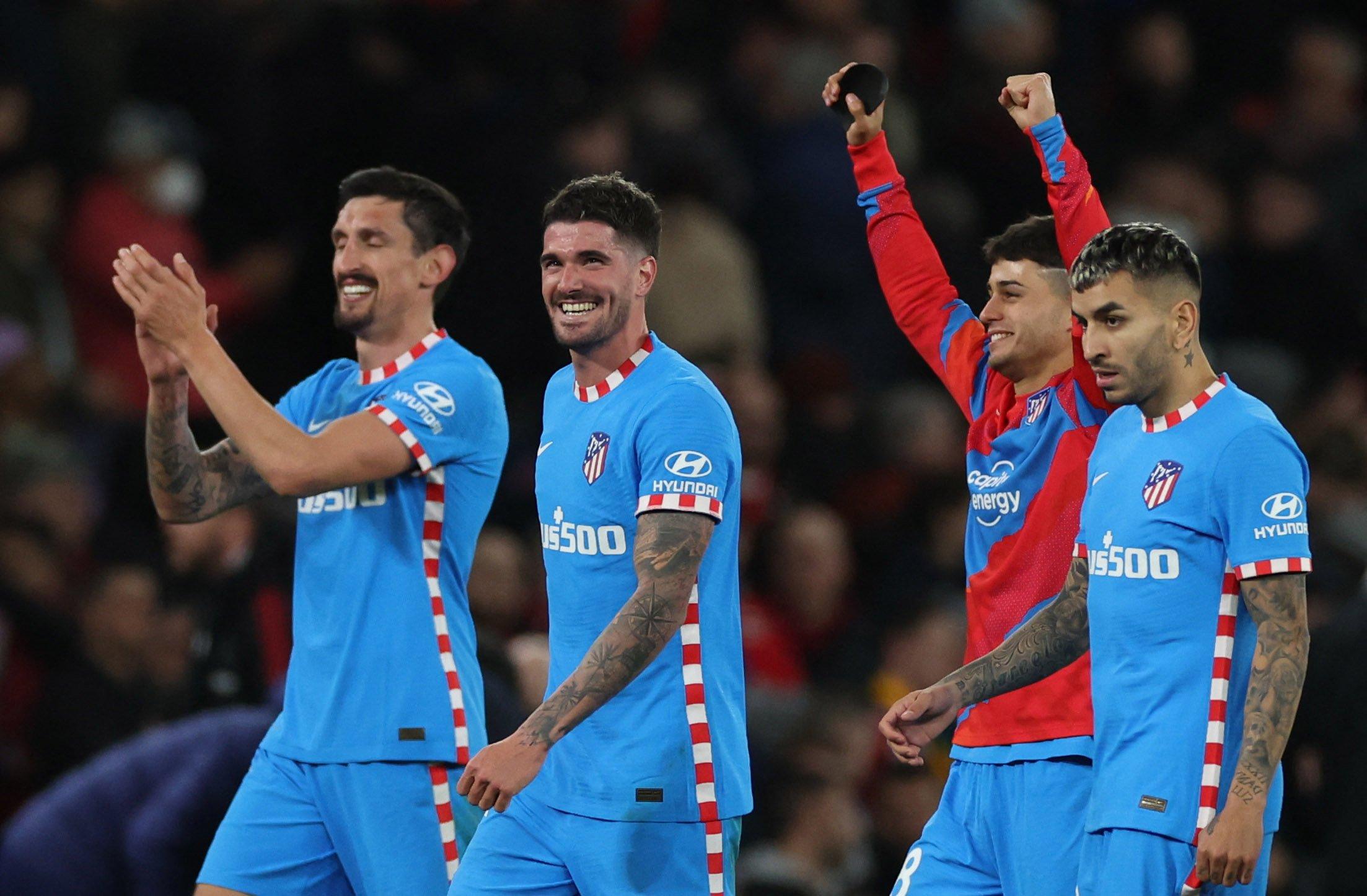 CĐV MU nổi giận với HLV Simeone ảnh 8 CDV MU noi gian voi HLV Simeone anh 8