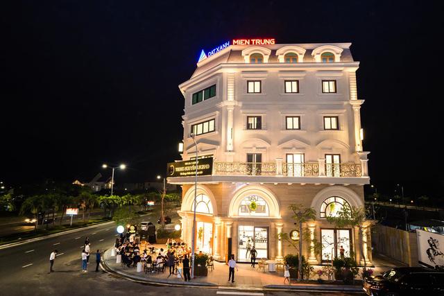 Regal Maison Phu Yen thu hút giới trẻ check-in nhờ lối kiến trúc châu Âu độc đáo - Ảnh 7. Regal Maison Phu Yen thu hút giới trẻ check-in nhờ lối kiến trúc châu Âu độc đáo - Ảnh 7.