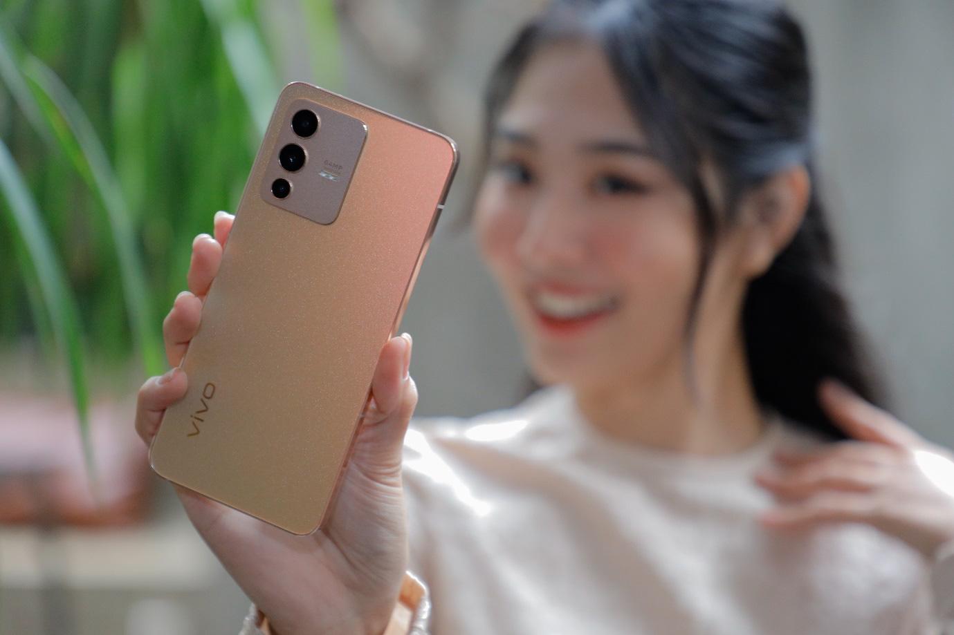 Thách thức selfie cùng vivo V23 5G: camera selfie kép có làm nên được bất ngờ - Ảnh 1.