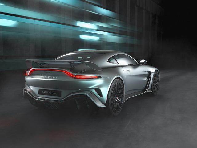 Aston Martin Vantage mạnh nhất lịch sử: 690 mã lực, mất 3,4 giây để đạt 100 km/h, chỉ có 333 xe nhưng đã được mua hết sạch từ khi còn trứng nước - Ảnh 2. Aston Martin Vantage mạnh nhất lịch sử: 690 mã lực, mất 3,4 giây để đạt 100 km/h, chỉ có 333 xe nhưng đã được mua hết sạch từ khi còn trứng nước - Ảnh 2.