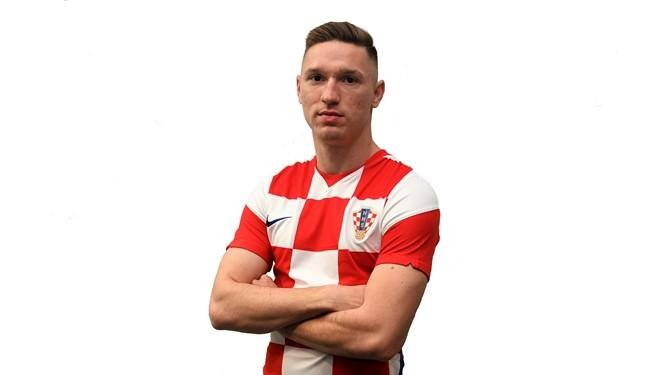 Matej Vuk đã chơi 21 trận và ghi 2 bàn thắng cho các cấp độ đội tuyển trẻ Croatia.