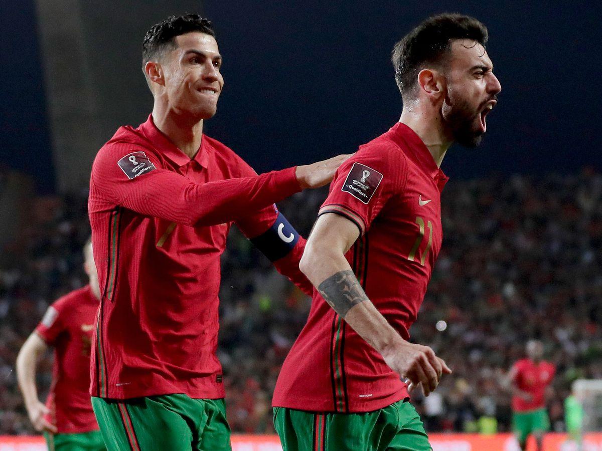 Hai ngôi sao của MU là Ronaldo và Fernandes sẽ dự World Cup 2022. Ảnh: Reuters.