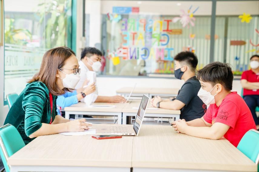 Không khí rộn ràng ngày kiểm tra đánh giá năng lực đầu vào đợt 1 tại Royal School - Ảnh 4.