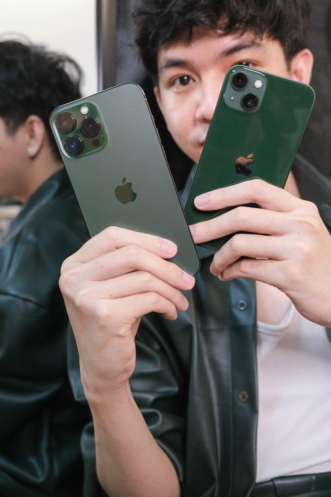 Trên tay iPhone 13 và iPhone 13 Pro Max màu xanh lá vừa bán ra tại Việt Nam: Đẹp thế này thì lại thành hot trend 2022 rồi! - Ảnh 7.