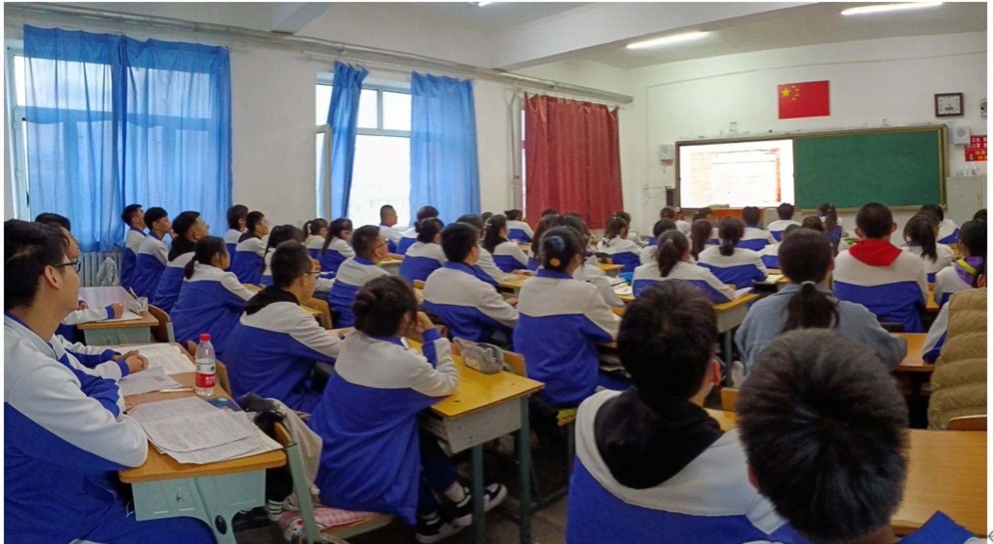 ​ Nhà trường cho rằng gia đình của học sinh đã gây ra "hậu quả nghiêm trọng". Ảnh: QQ.com