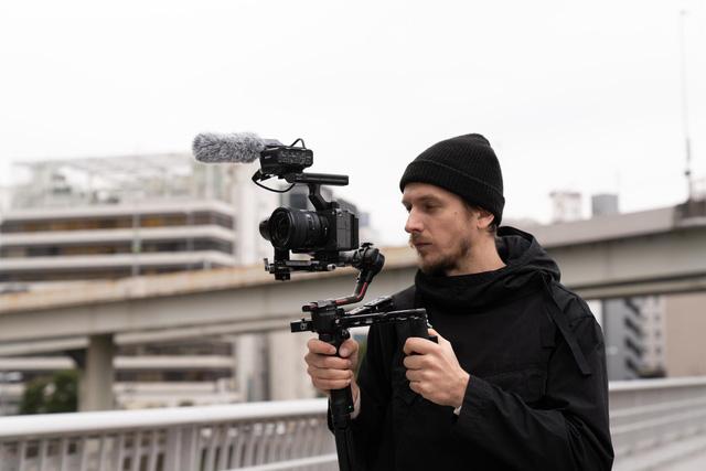 Sony ra mắt FE PZ 16-35mm F4 G - ống kính zoom điện góc rộng với khẩu độ cố định F4 gọn nhẹ bậc nhất thế giới - Ảnh 3. Sony ra mắt FE PZ 16-35mm F4 G - ống kính zoom điện góc rộng với khẩu độ cố định F4 gọn nhẹ bậc nhất thế giới - Ảnh 3.