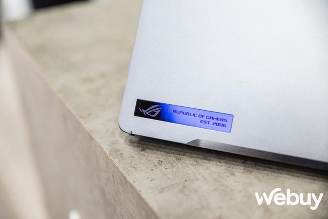 Cận cảnh ASUS Zephyrus G14 2022: Nâng cấp từ trong ra ngoài, mạnh mẽ và "wibu" hơn, giá từ 51 triệu đồng - Ảnh 6. Cận cảnh ASUS Zephyrus G14 2022: Nâng cấp từ trong ra ngoài, mạnh mẽ và "wibu" hơn, giá từ 51 triệu đồng - Ảnh 6.