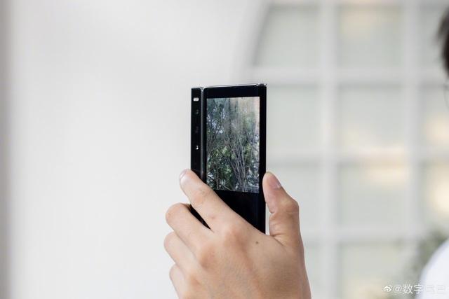 Ảnh thực tế Huawei Mate XS 2 với thiết kế mới, phần cứng lỗi thời, giá cao - Ảnh 12. Ảnh thực tế Huawei Mate XS 2 với thiết kế mới, phần cứng lỗi thời, giá cao - Ảnh 12.