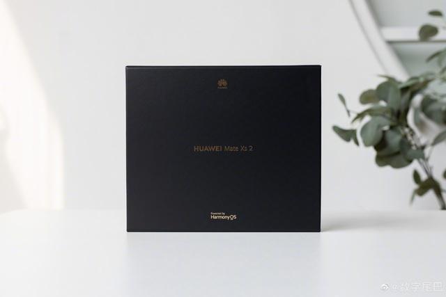 Ảnh thực tế Huawei Mate XS 2 với thiết kế mới, phần cứng lỗi thời, giá cao - Ảnh 1. Ảnh thực tế Huawei Mate XS 2 với thiết kế mới, phần cứng lỗi thời, giá cao - Ảnh 1.