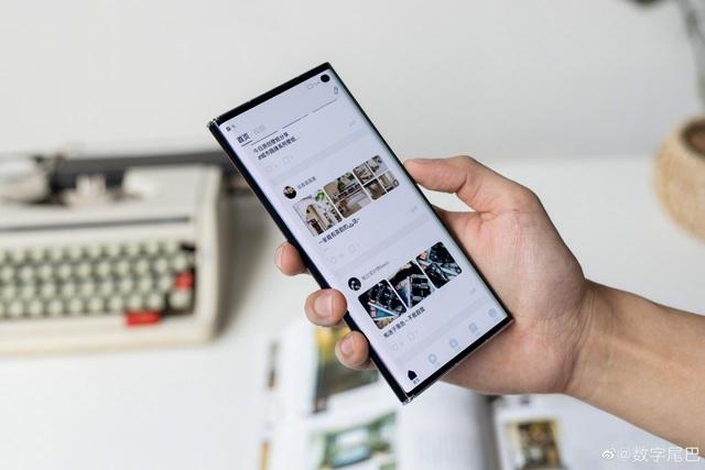 Ảnh thực tế Huawei Mate XS 2 với thiết kế mới, phần cứng lỗi thời, giá cao - Ảnh 14. Ảnh thực tế Huawei Mate XS 2 với thiết kế mới, phần cứng lỗi thời, giá cao - Ảnh 14.